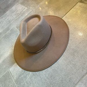 Olive & Pique wide brim hat